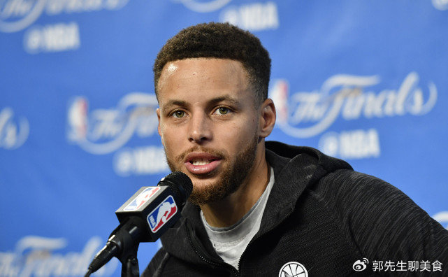 开云电子-库里评历史最强阵容，科比詹皇均无缘，网友：这阵容能82胜0负|奥尼尔|斯蒂芬·库里|乔丹|勒布朗·詹姆斯|科比·布莱恩特_新浪体育_新浪新闻